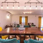 Elischeba Villa *