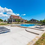 Elischeba Villa *