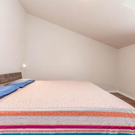 Elischeba Villa Brkic